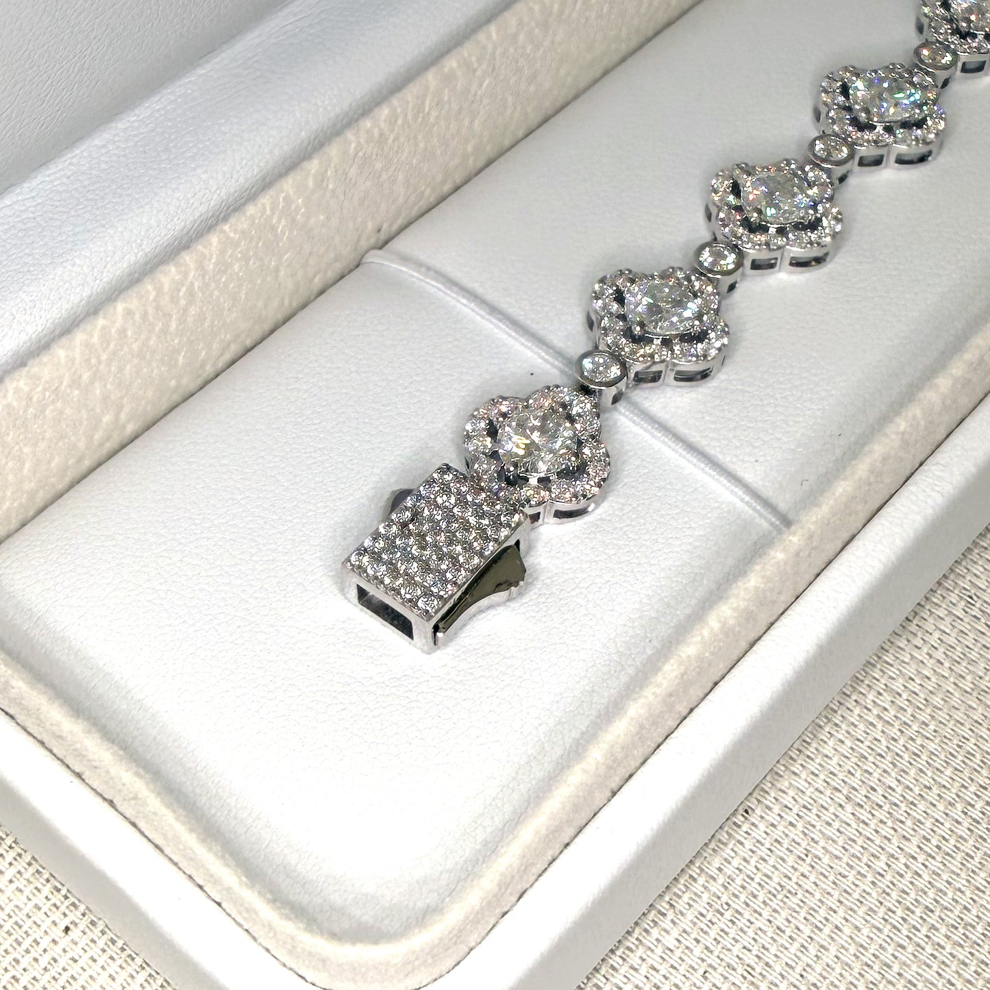 Sterling Silver Moissanite Clover Halo Bracelet