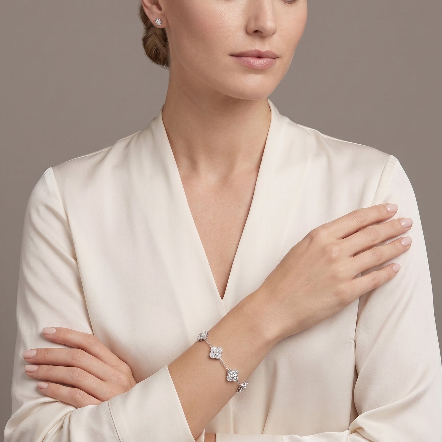 VVS1 Moissanite Clover Cut Motif Bracelet