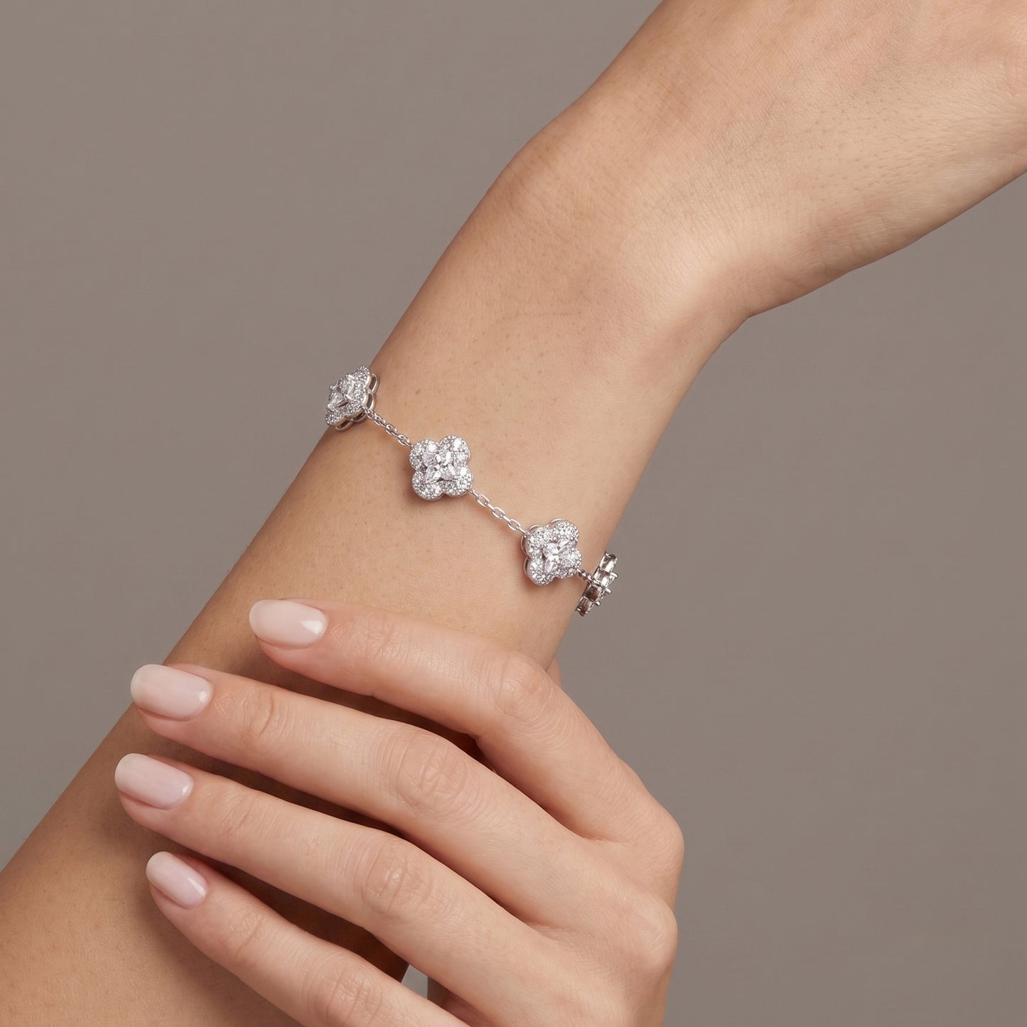 VVS1 Moissanite Clover Cut Motif Bracelet