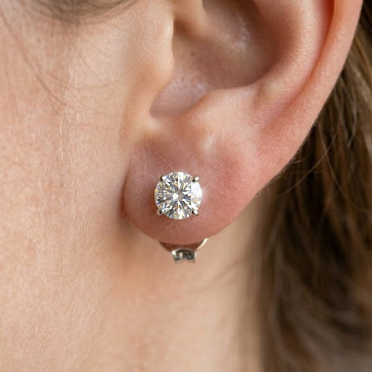 Classica VVS1 Round Lab Grown Diamond Stud Earrings