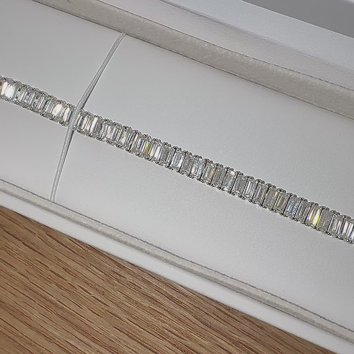 Load and play video in Gallery viewer, Clara 11.4 CTW Baguette Moissanite Tennis Bracelet
