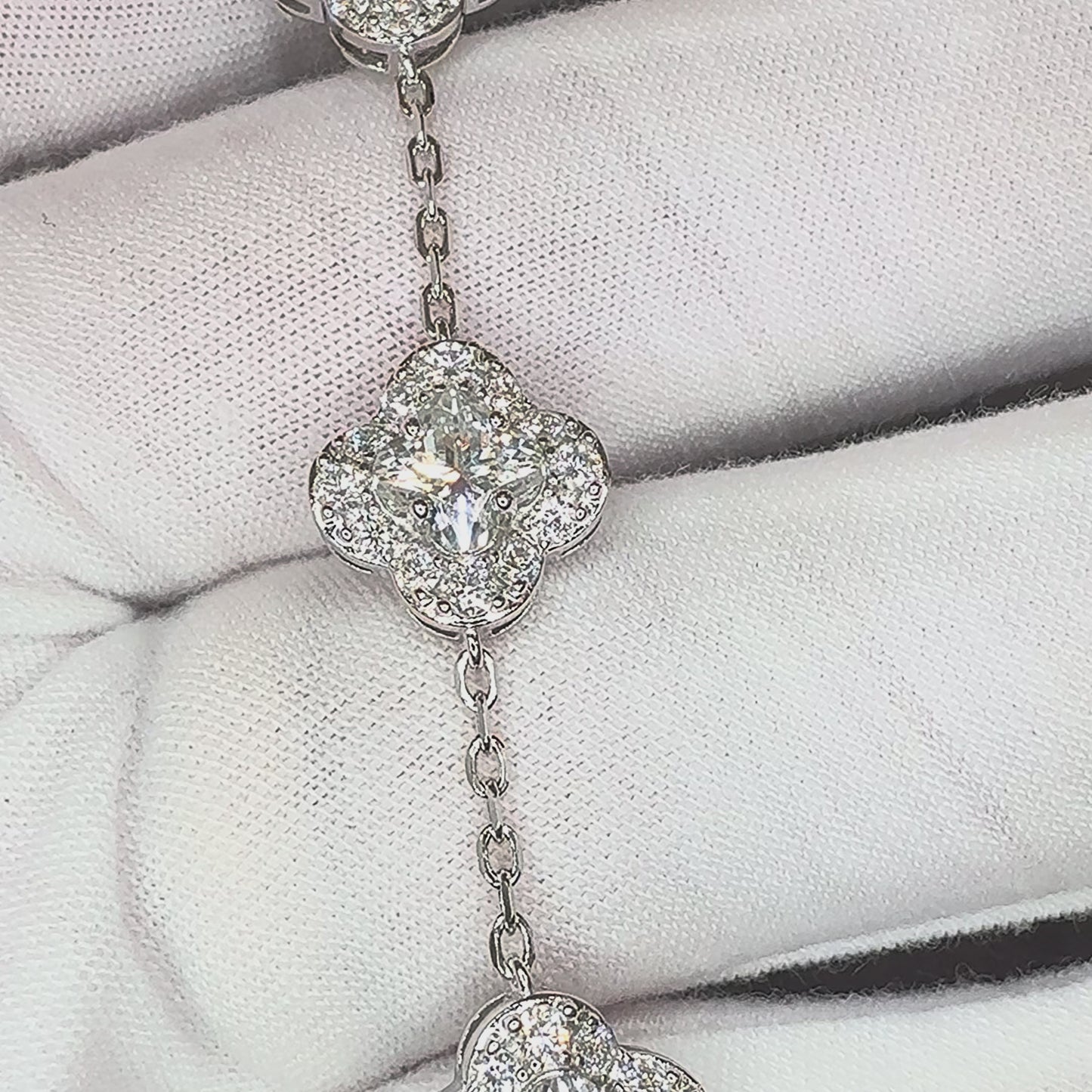 VVS1 Moissanite Clover Cut Motif Bracelet