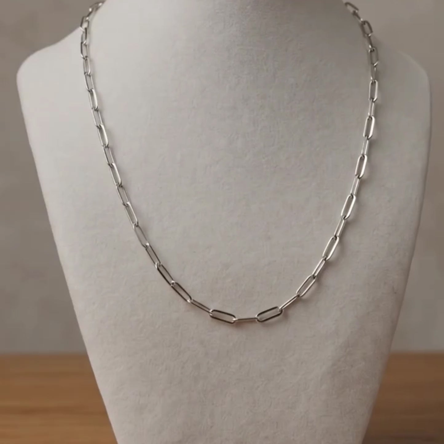 Load and play video in Gallery viewer, Italian 925 Silver 3mm Paperclip Necklace
