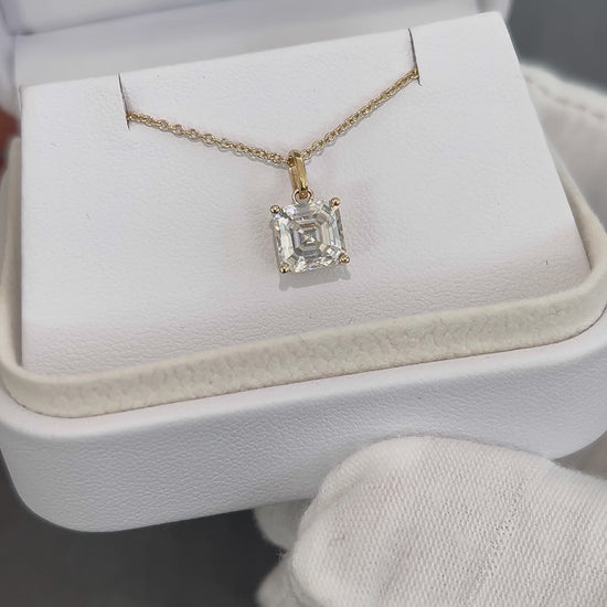 Load and play video in Gallery viewer, Classica VVS1 Asscher Cut Moissanite Solitaire Necklace
