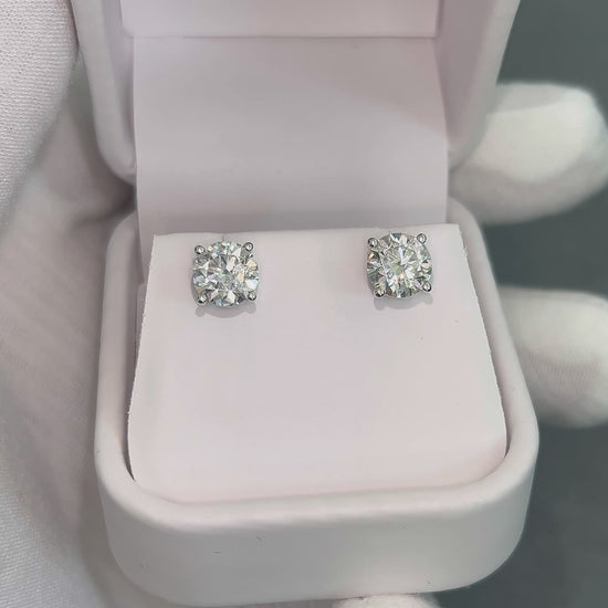 Load and play video in Gallery viewer, Classica VVS1 Round Moissanite Solitaire Stud Earrings
