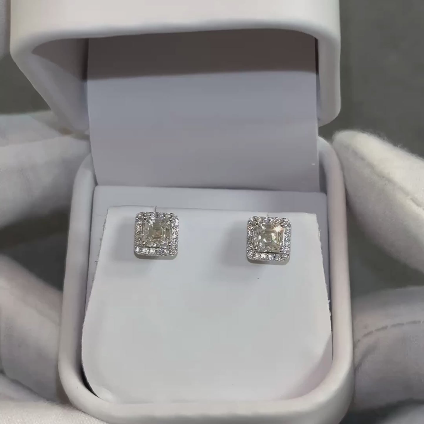 Load and play video in Gallery viewer, Feliz Asscher Cut Moissanite Halo Earrings
